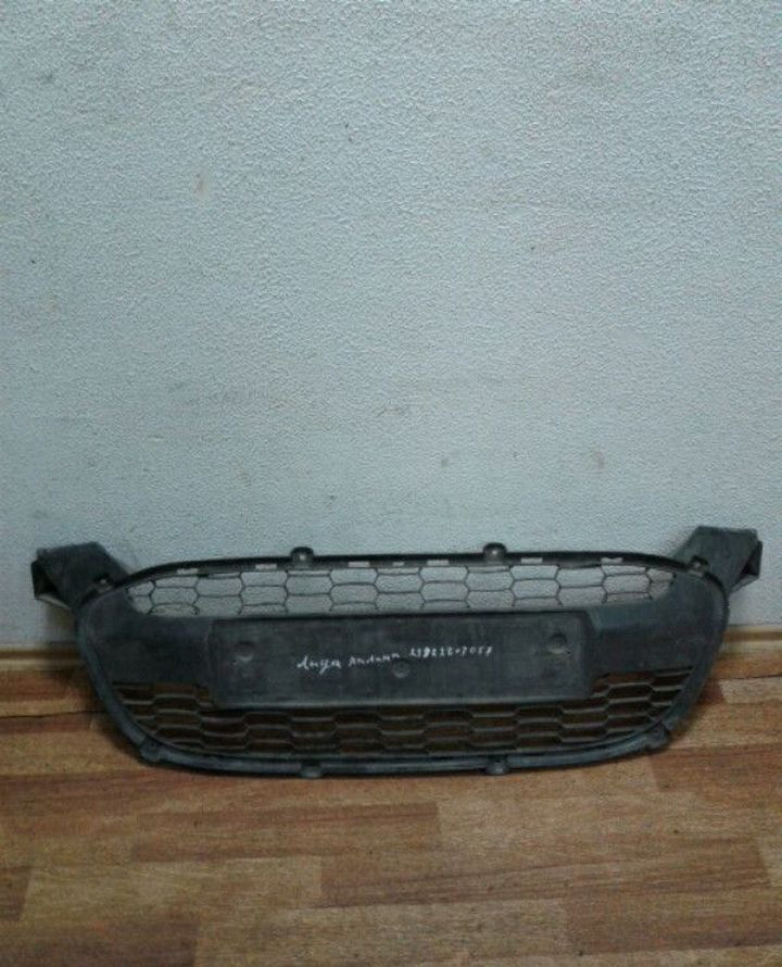 Решетка в бампер Lada Kalina OEM 21922803057 (скл-3)