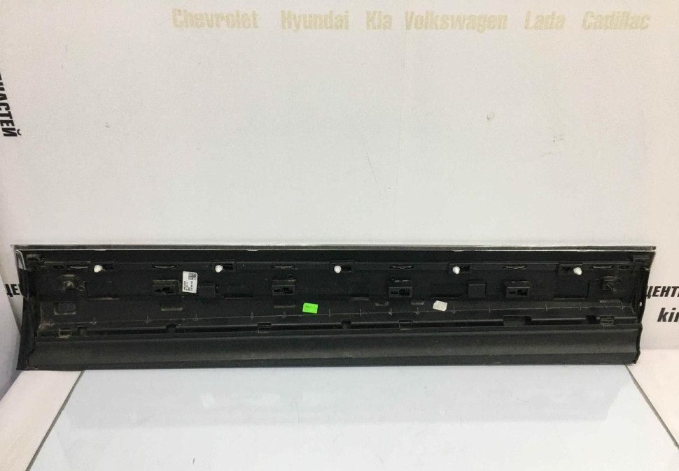 Молднинг двери передний левый Volkswagen Touareg 3 2018 OEM 760854939e