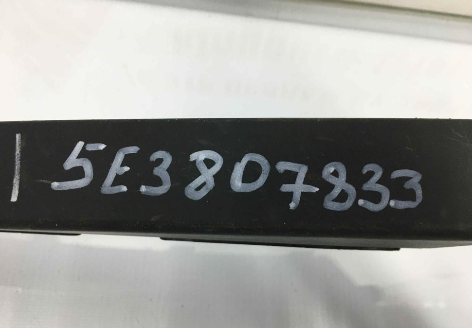 Накладка переднего бампера левая Skoda Octavia A8 2019 OEM 5E3807833 Накладка переднего бампера левая Skoda Octavia A8 2019 OEM 5E3807833