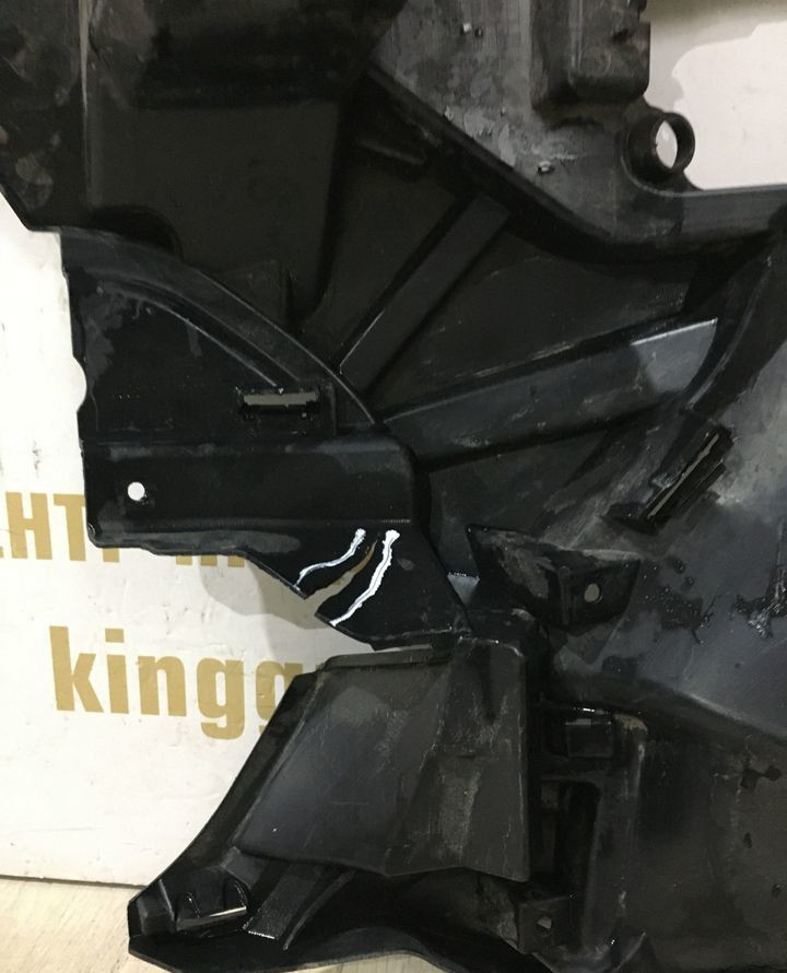 Кронштейн противотуманной фары правый BMW X7 G07 M-Pack OEM 51118069892 Кронштейн противотуманной фары правый BMW X7 G07 M-Pack OEM 51118069892