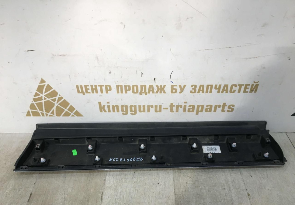 Молдинг двери задний правый Renault Arkana 2019 OEM 828761923R Молдинг двери задний правый Renault Arkana 2019 OEM 828761923R