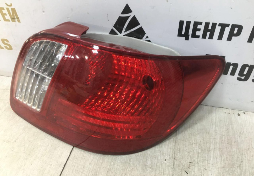 Фонарь внешний правый Kia Rio 2 2005 OEM 924021G010