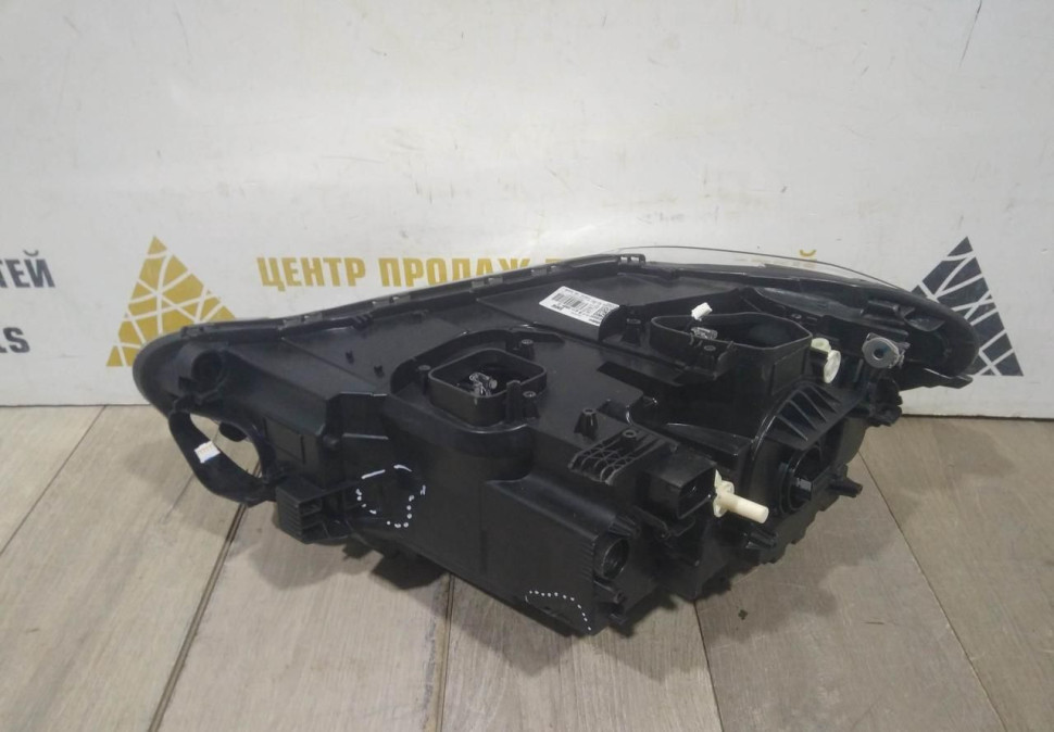 Фара ЛЭД LED правая бу BMW X1 F48 OEM 63117495004