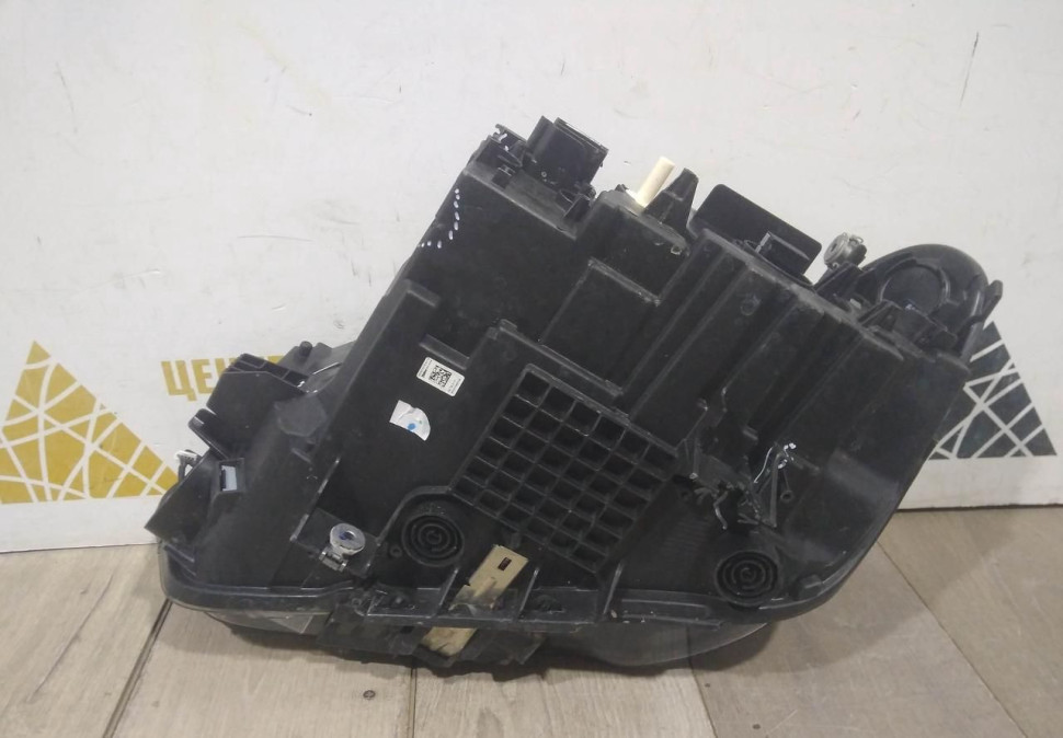 Фара ЛЭД LED правая бу BMW X1 F48 OEM 63117495004
