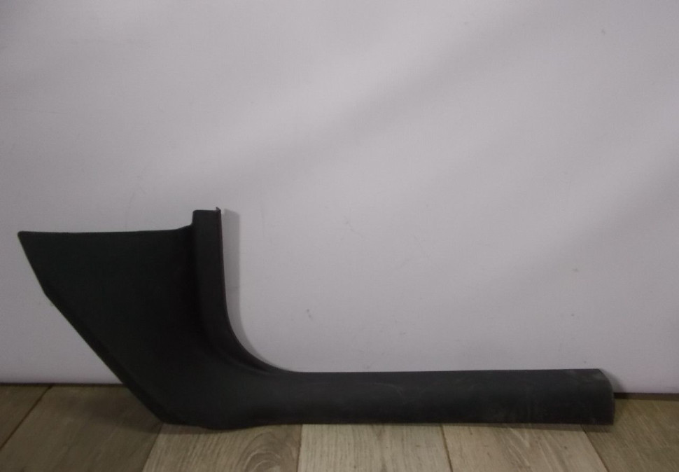 Обивка порога передняя правая бу Skoda Octavia A7 OEM 5E0863484