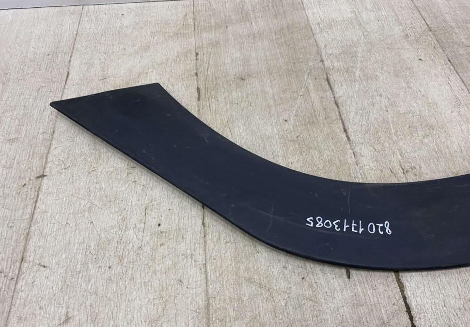 Расширитель арки крыла задний правый Renault Duster oem 8201713085