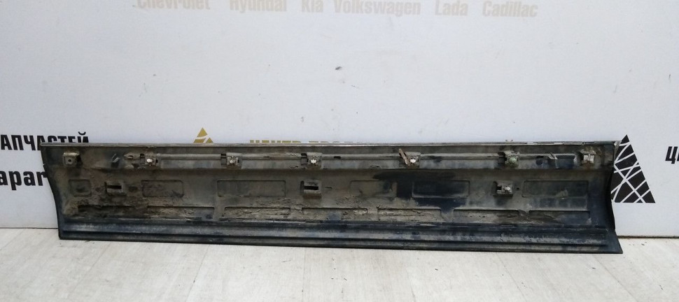 Молдинг двери передний правый Volkswagen Touareg 2 NF (10-18) oem 7p6854940H (Скл-3)