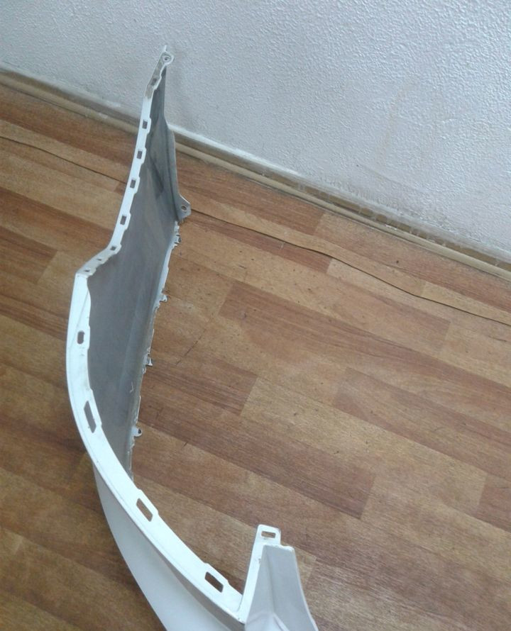 Бампер задний Volkswagen Passat B8 oem 3g5807421 (мал. трещ., потертость) Бампер задний Volkswagen Passat B8 oem 3g5807421 (мал. трещ., потертость)