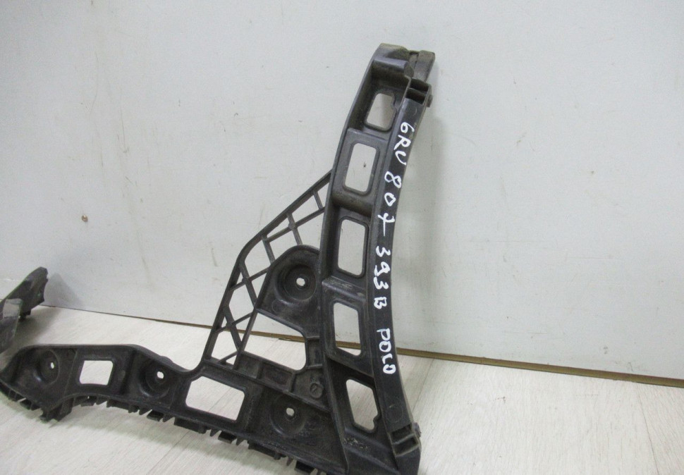 Кронштейн заднего бампера левый Volkswagen Polo oem 6ru807393b