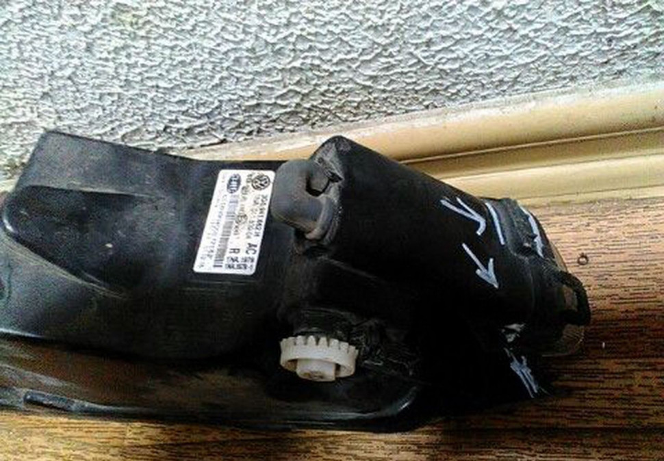 ПТФ правый Volkswagen Passat B8 соманы крепления oem 3g0941662h ПТФ правый Volkswagen Passat B8 соманы крепления oem 3g0941662h