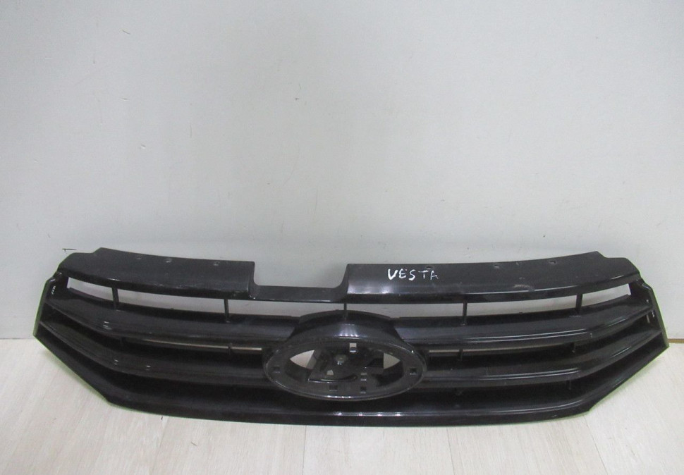 Решетка радиатора Lada Vesta Oem 8450008875 (в хорошем состоянии) (скл-3) Решетка радиатора Lada Vesta Oem 8450008875 (в хорошем состоянии) (скл-3)