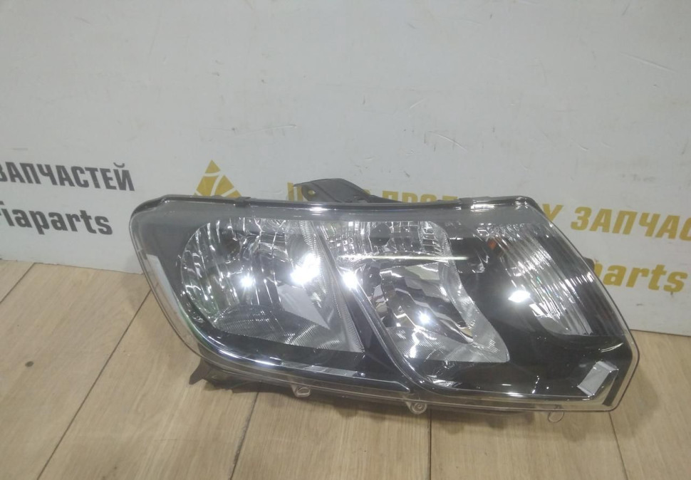 Фара правая Renault Logan 2 OEM 260106223R