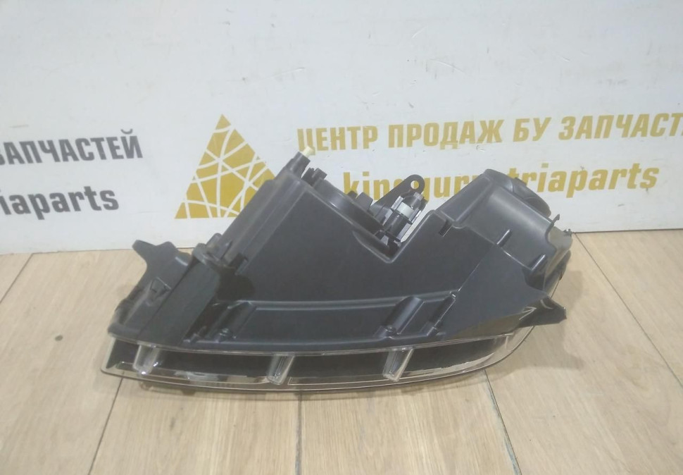 Фара правая Renault Logan 2 OEM 260106223R