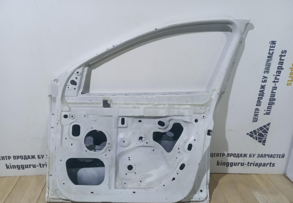 Дверь передняя правая Renault Megane 3 OEM 801009742R