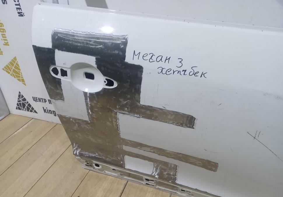 Дверь передняя правая Renault Megane 3 OEM 801009742R