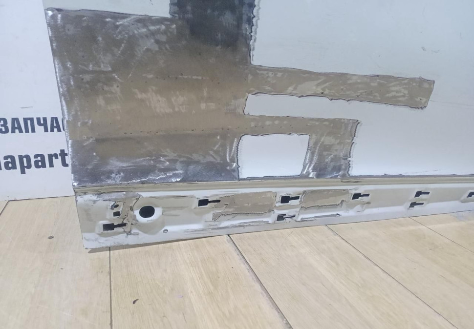 Дверь передняя правая Renault Megane 3 OEM 801009742R