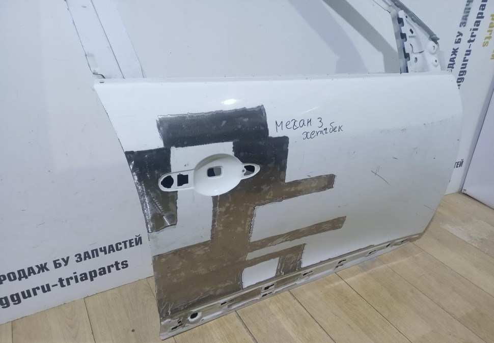 Дверь передняя правая Renault Megane 3 OEM 801009742R