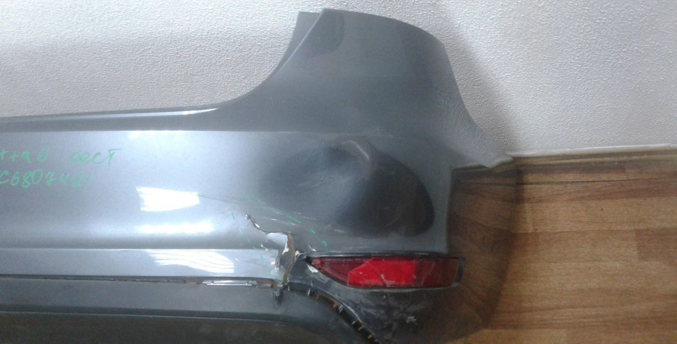 Бампер задний Volkswagen Jetta 6 рестайл oem 5c6807421 (трещина) Бампер задний Volkswagen Jetta 6 рестайл oem 5c6807421 (трещина)