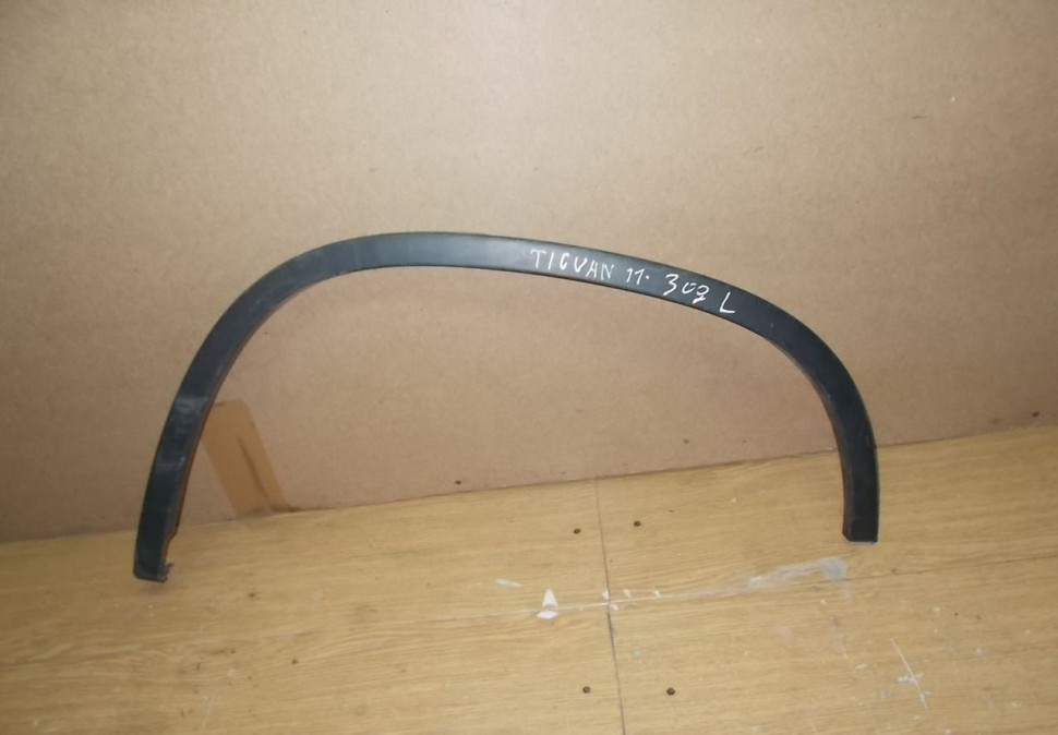 Молдинг крыла задний левый Volkswagen Tiguan