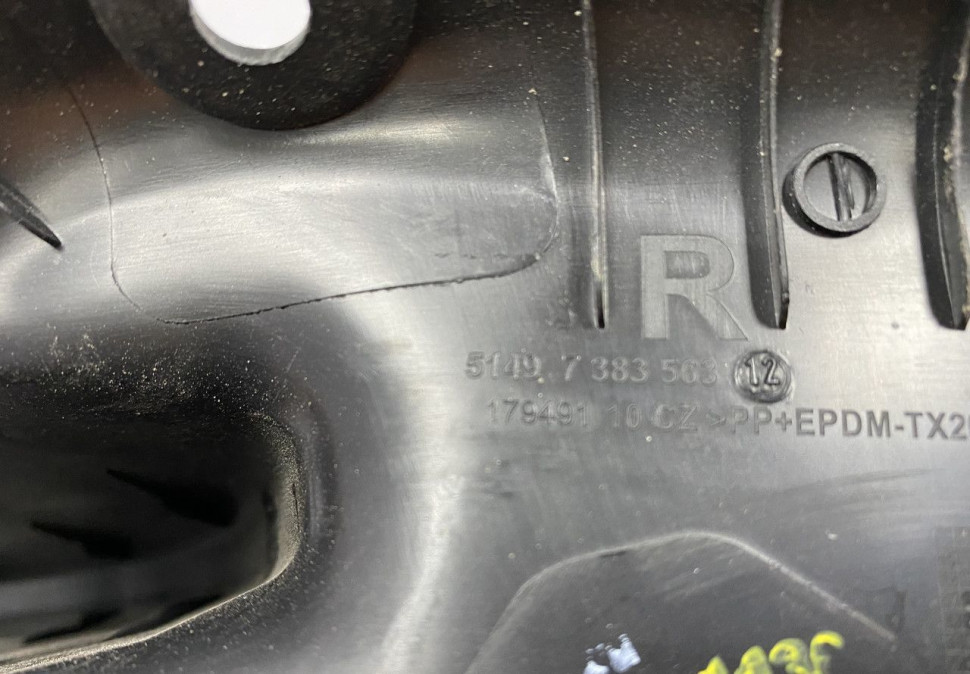 Облицовка петли крышки багажника правая BMW 5 G30 OEM 51497383563