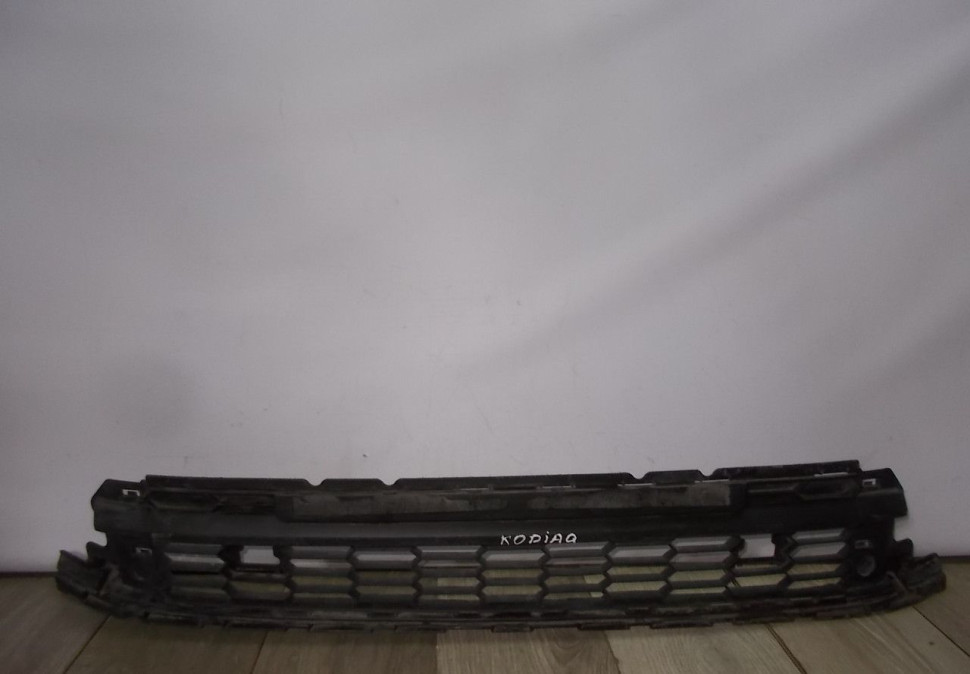 Решетка переднего бампера бу Skoda Kodiaq OEM 565853677