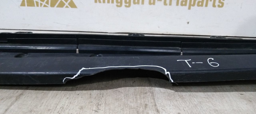 Пыльник переднего бампера Volkswagen Transporter T5 T6 (2009>) oem 7E0805962B Пыльник переднего бампера Volkswagen Transporter T5 T6 (2009>) oem 7E0805962B