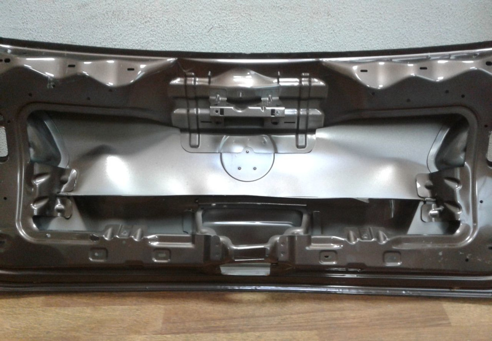 Крышка багажника Volkswagen Touareg 10 - (вмятины)