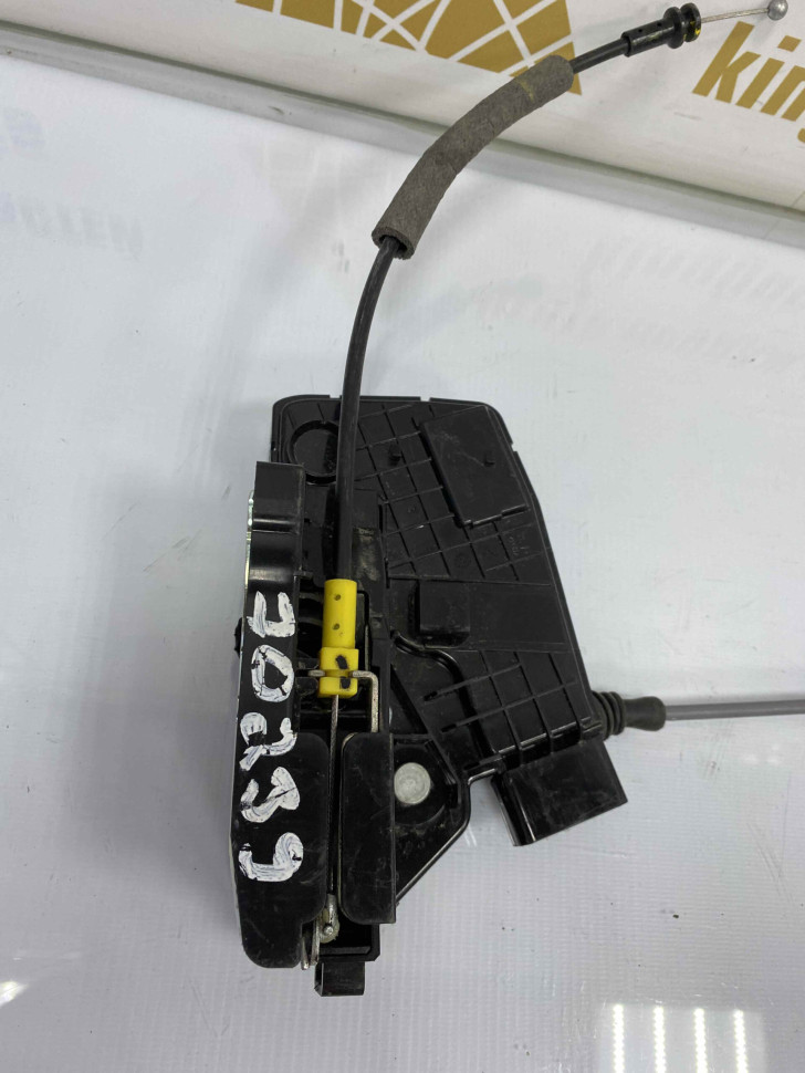 Замок передней правой двери Kia Sportage 4 OEM 81320F1200
