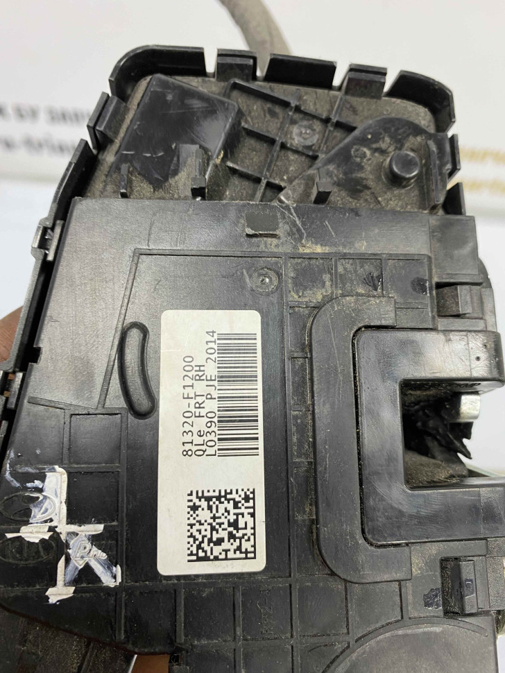 Замок передней правой двери Kia Sportage 4 OEM 81320F1200