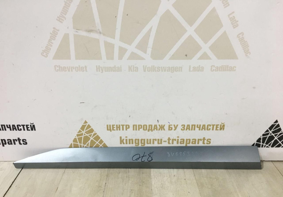 Молдинг двери передний левый Skoda Superb 3 OEM 3V0853293