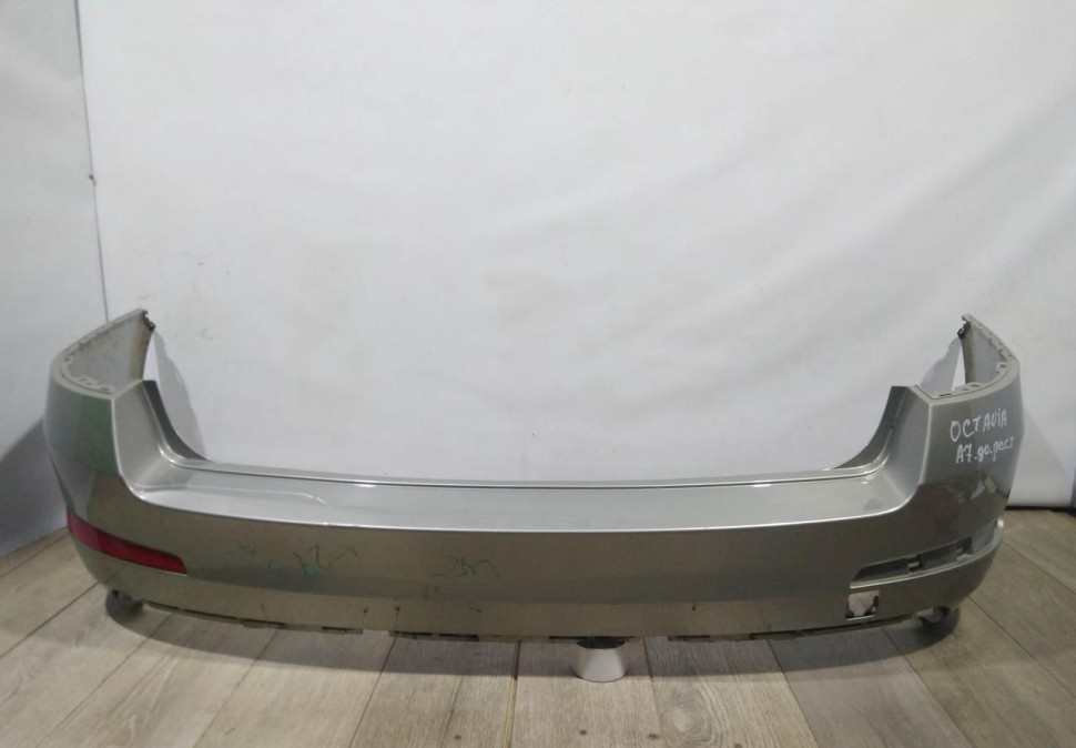 Бампер задний бу Skoda Octavia A7 OEM 5E0807421