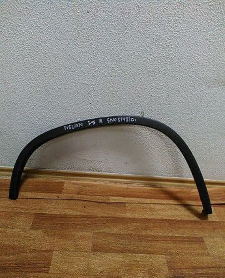 Расширитель крыла задний правый Volkswagen Tiguan oem 5n0854820c