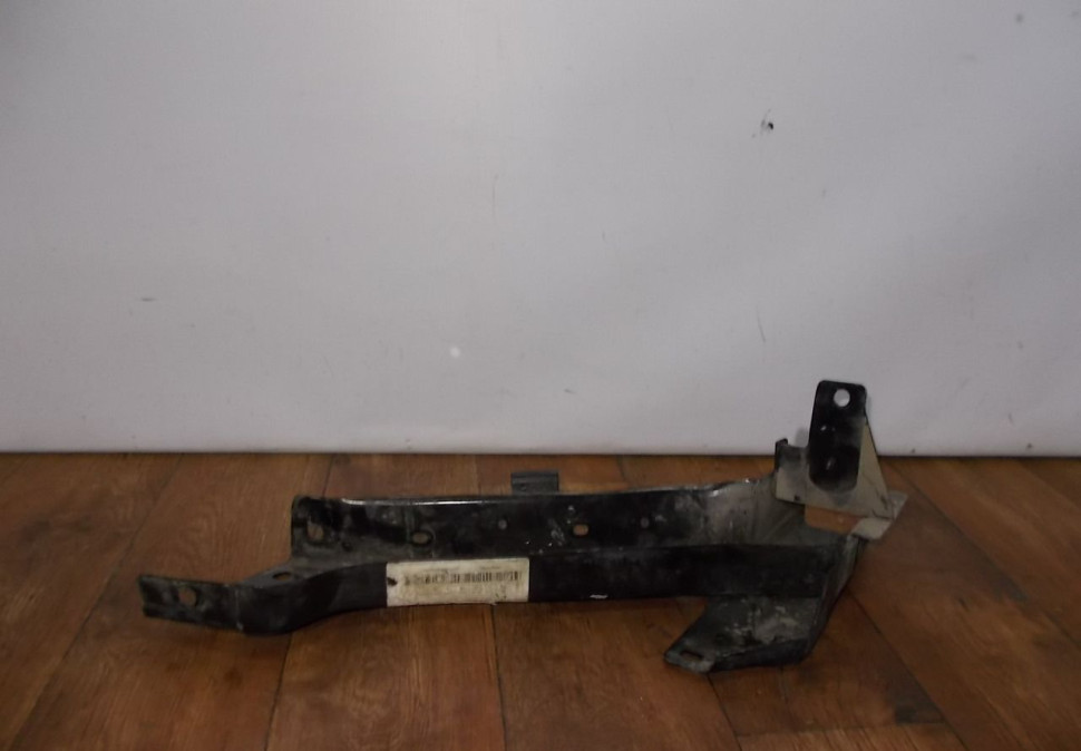 Кронштейн передней панели правый бу Jeep Grand Cherokee Кронштейн передней панели правый бу Jeep Grand Cherokee