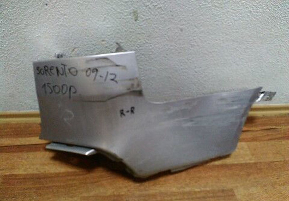 Клык заднего бампера правый Kia Sorento (09-12) есть потертости oem 866822p000