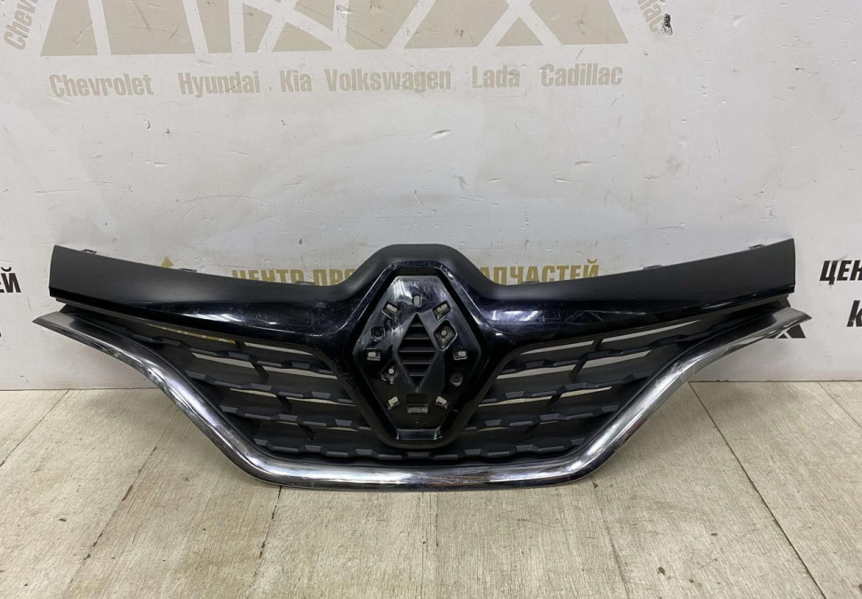 Решетка радиатора Renault Kaptur OEM 623103985R