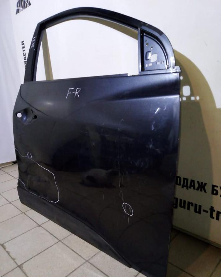 Дверь передняя правая Hyundai IX35 oem 760042Y010 (скл-3)