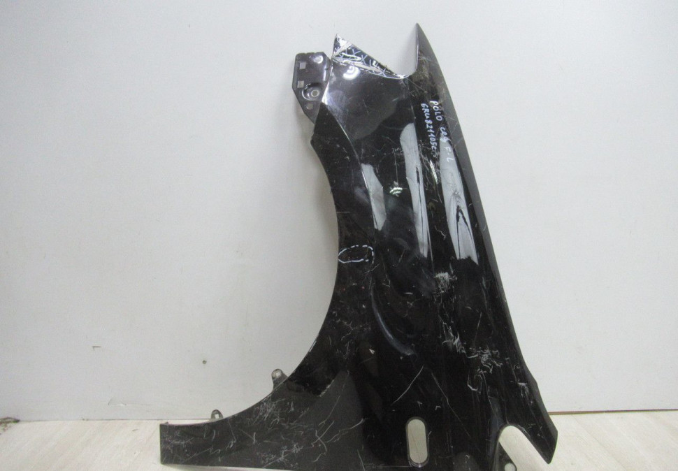 Крыло переднее левое Volkswagen Polo седан oem 6RU821105C (вмятина)