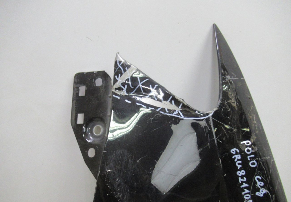 Крыло переднее левое Volkswagen Polo седан oem 6RU821105C (вмятина)