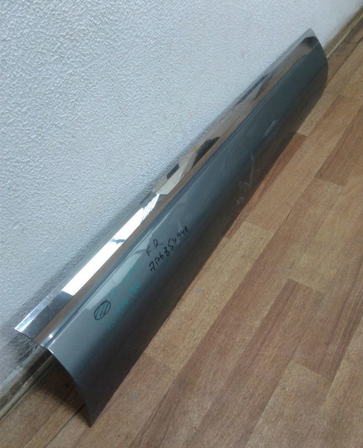 Молдинг двери передний правый Volkswagen Touareg NF oem 7p6854940