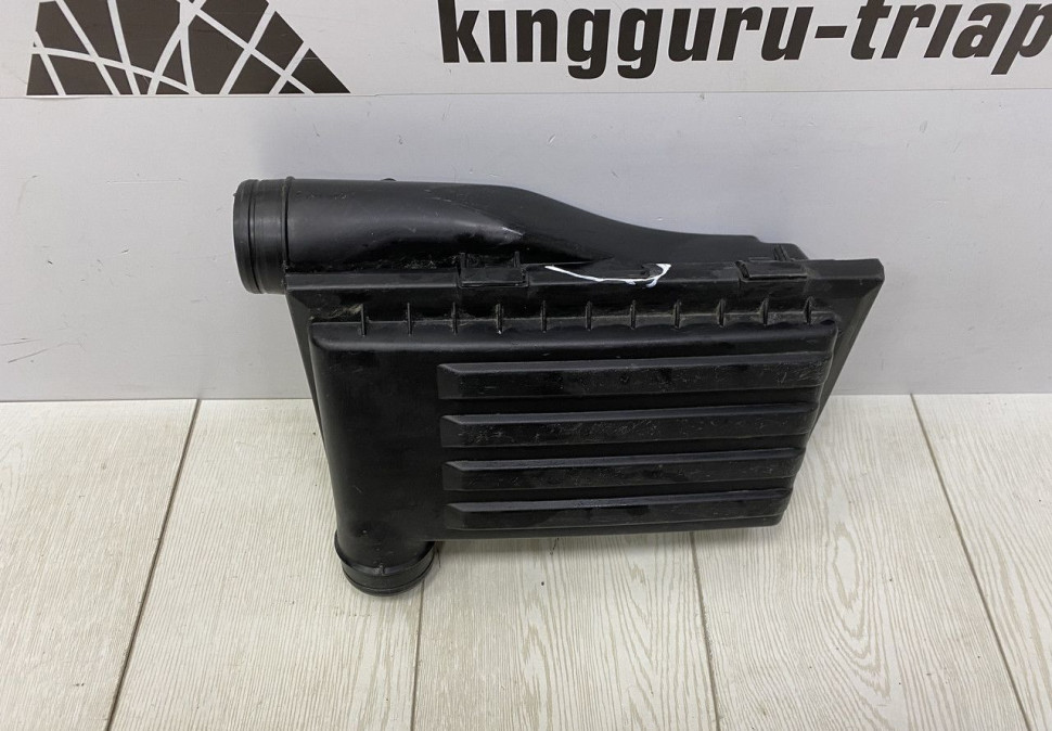 Корпус воздушного фильтра бу Skoda Rapid / Volkswagen Golf 7 OEM 04E129611G Корпус воздушного фильтра бу Skoda Rapid / Volkswagen Golf 7 OEM 04E129611G