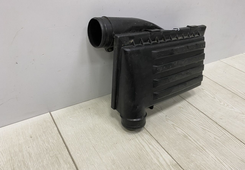 Корпус воздушного фильтра бу Skoda Rapid / Volkswagen Golf 7 OEM 04E129611G Корпус воздушного фильтра бу Skoda Rapid / Volkswagen Golf 7 OEM 04E129611G