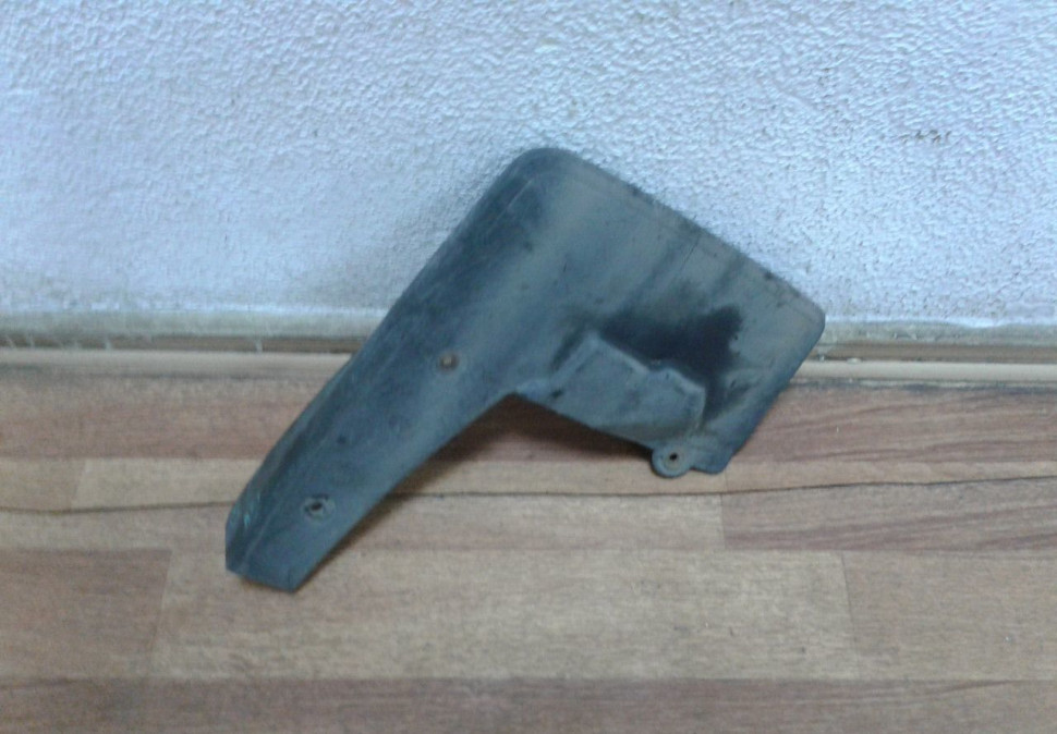 Брызговик передний правый BMW X3 Oem 24223110 (скл-3)