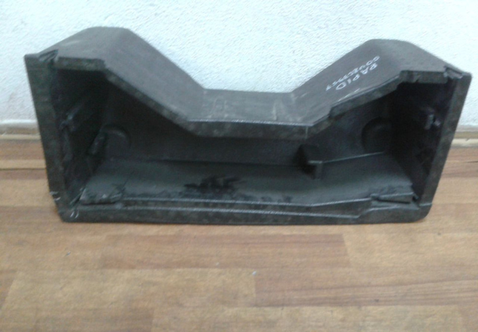 Ящик для инструментов в багажник Skoda Rapid oem 60u863957 (трещины) (скл-3)