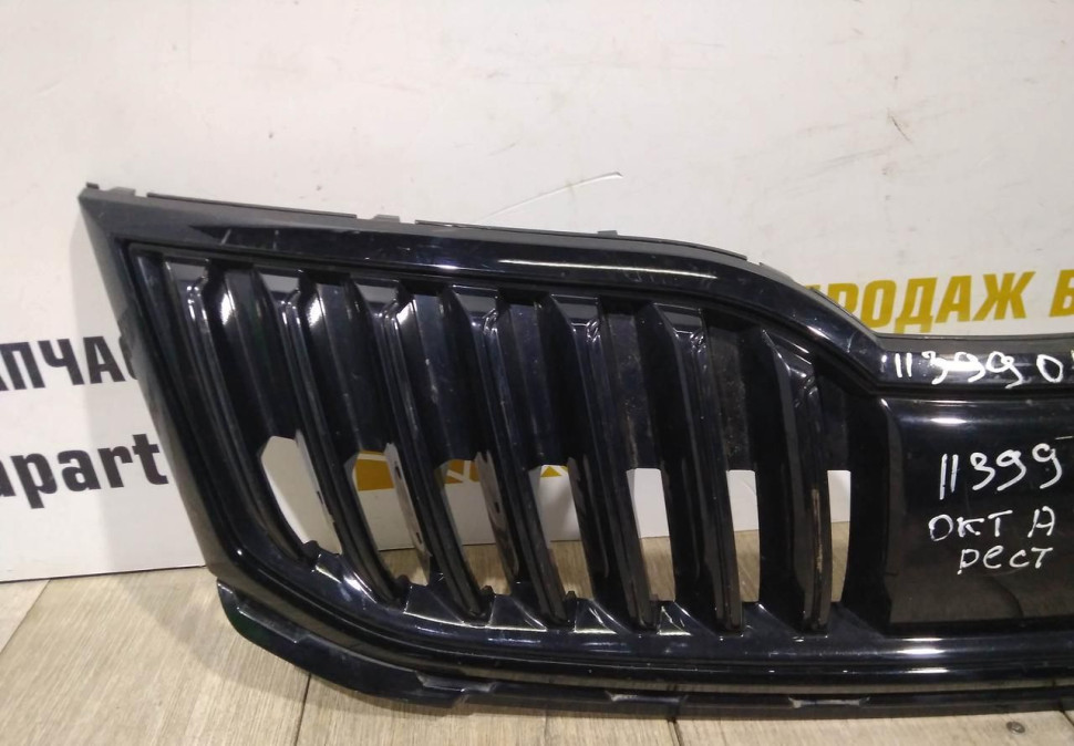 Решетка радиатора бу Skoda Octavia A7 рестайлинг OEM 5E0853653C