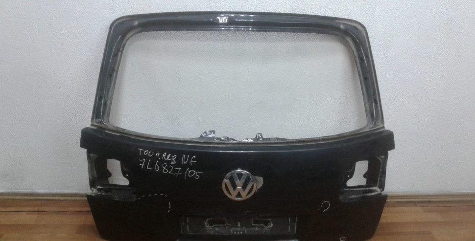 Крышка багажника Volkswagen Touareg 1 oem 7l6827105 (вмятина)