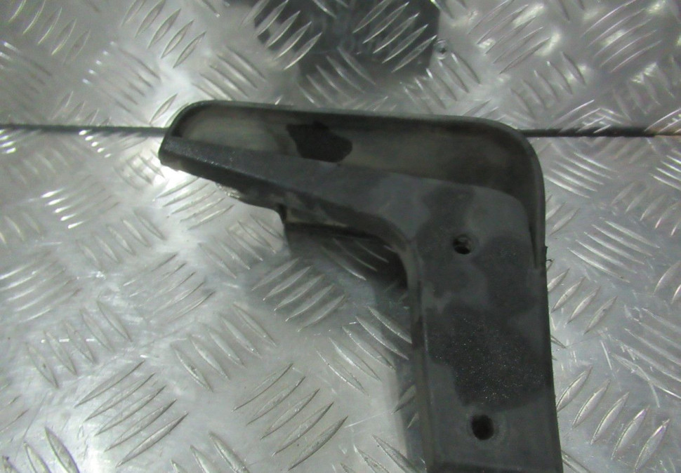 Брызговик задний правый Hyundai Creta 1 oem 86832m0100 Брызговик задний правый Hyundai Creta 1 oem 86832m0100