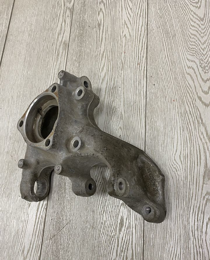 Кулак поворотный задний правый Volkswagen Tiguan 2 Skoda Kodiaq 2016 oem 5QF505436F