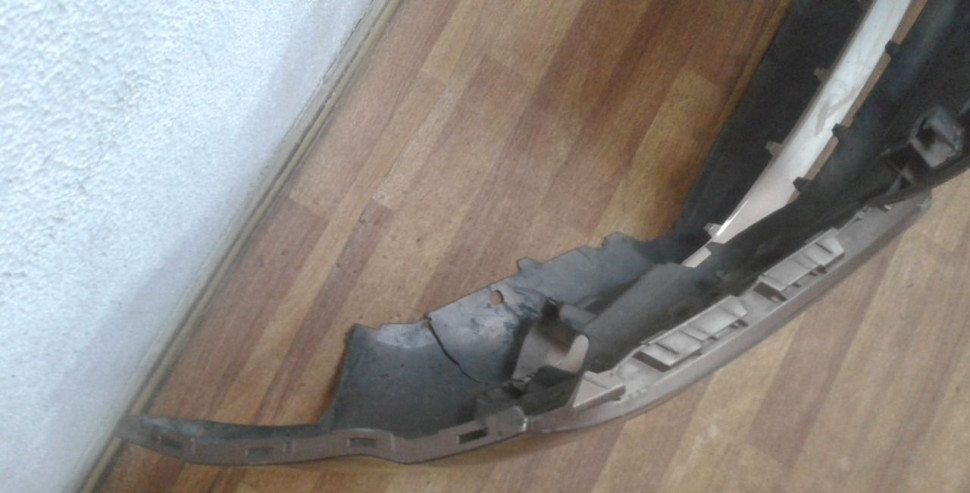 Бампер передний Lada X-Ray oem 6202281362 (трещины) (скл-3)