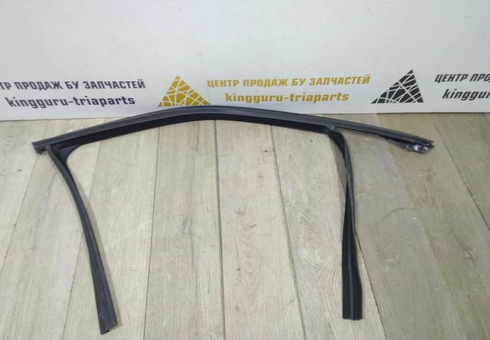 Уплотнитель стекла двери передний левый бу BMW X5 F15 OEM 51337289617