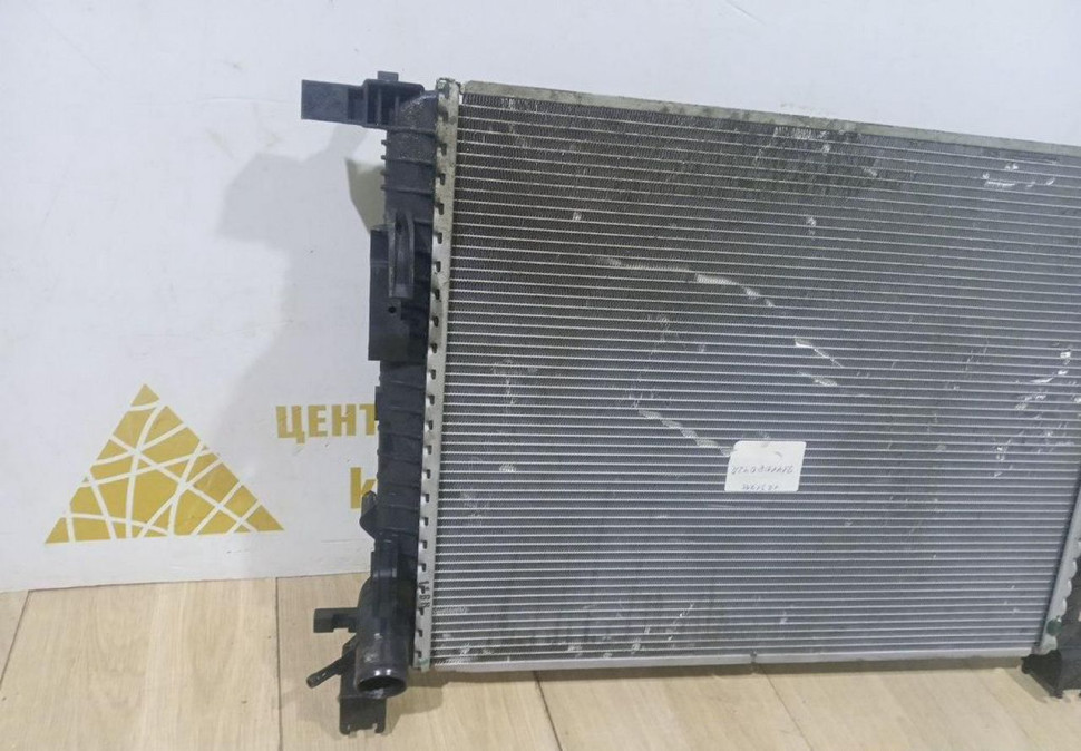 Радиатор охлаждения бу Renault Kaptur OEM 214108042R Радиатор охлаждения бу Renault Kaptur OEM 214108042R